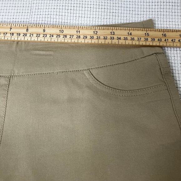 Westbound Petites Pants Womens Khaki SZ 8P Mid-Rise Capri 2 Back Pockets Stretch - Picture 6 of 8